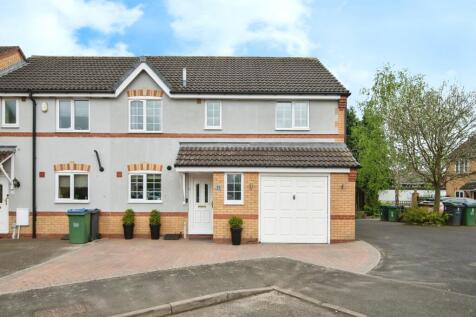 4 bedroom end of terrace house for sale