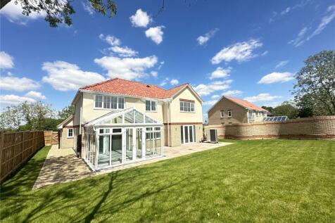 5 bedroom detached house for sale