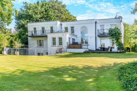 6 bedroom detached house for sale