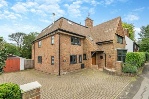 6 bedroom detached house for sale