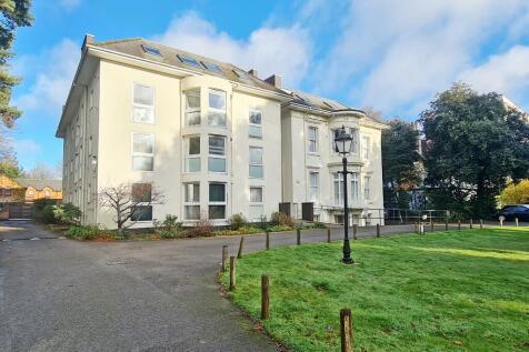 1 bedroom ground floor flat for sale