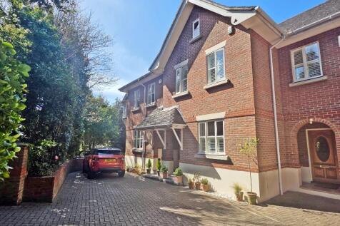 3 bedroom town house for sale