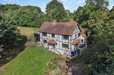 Family Home With 2 Bedroom Annexe... 5 bed detached house for sale