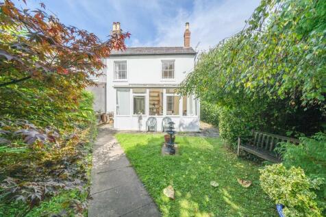 2 bedroom semi-detached house for sale