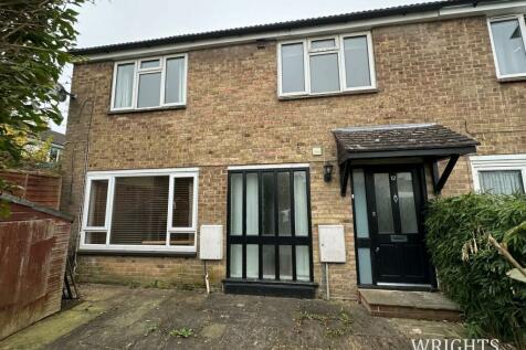 4 bedroom end of terrace house for sale