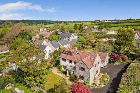 6 bedroom detached house for sale