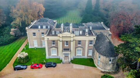 Honeypot Lane, Stock, Ingatestone, Essex 2 bed penthouse for sale
