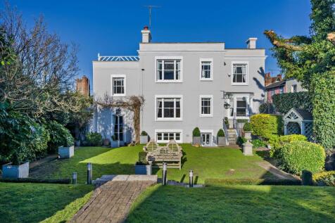 6 bedroom house for sale