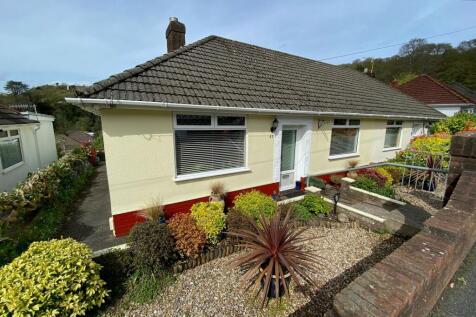 Manor Way, Neath, Neath Port Talbot. 3 bed semi