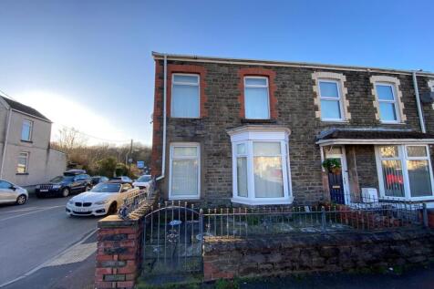 Cwrt Sart, Neath, Neath Port Talbot. 3 bed end of terrace house for sale