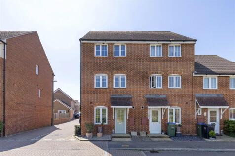 4 bedroom end of terrace house for sale