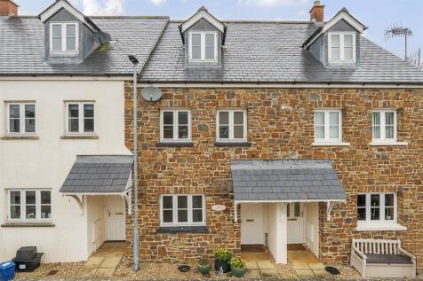 4 bedroom terraced house for sale