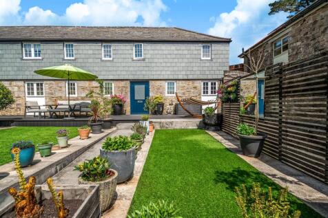 5 bedroom semi-detached house for sale