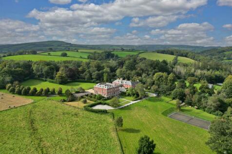 6 bedroom terraced house for sale