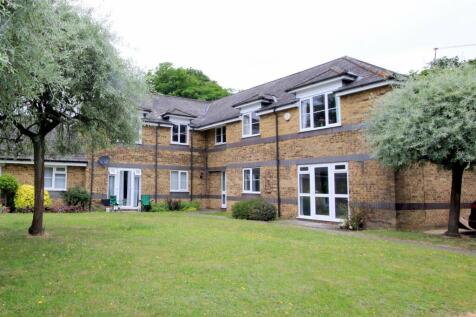 Rickmansworth Road, Harefield UB9 2 bed flat for sale