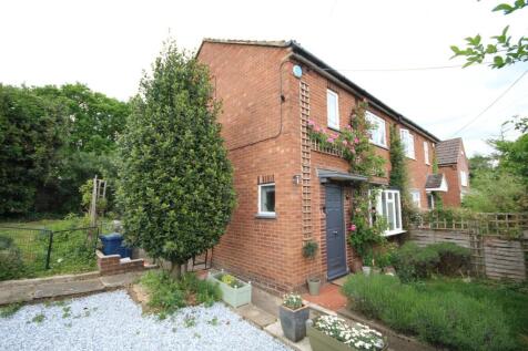 Gomms Wood Close, Beaconsfield HP9 2 bed semi