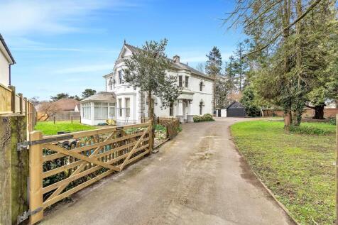 5 bedroom detached house for sale