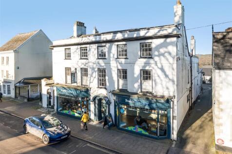 High Street, Honiton 3 bed apartment for sale