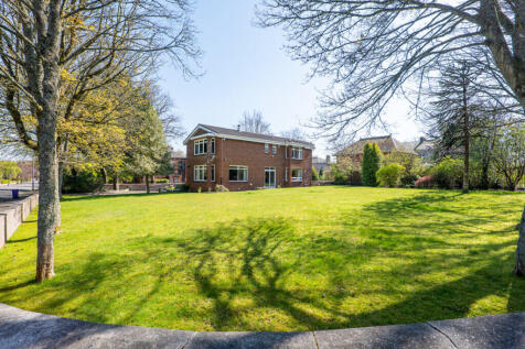 7 bedroom detached villa for sale