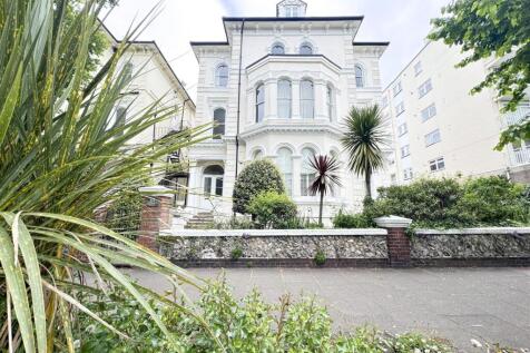 2 bedroom ground floor flat for sale