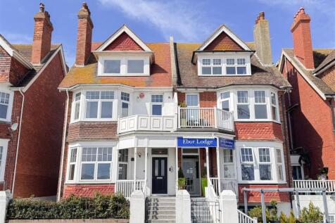 6 bedroom semi-detached house for sale