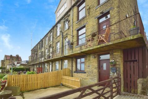 Grand View, Queensbury BD13 1 bed end of terrace house for sale