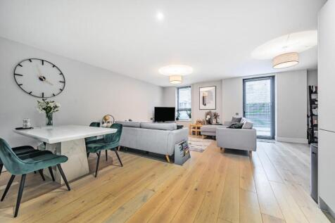 Antoinette Close, Kingston upon Thames 2 bed flat for sale