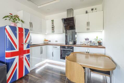 Alexandra Road, Kingston upon Thames... 2 bed flat for sale