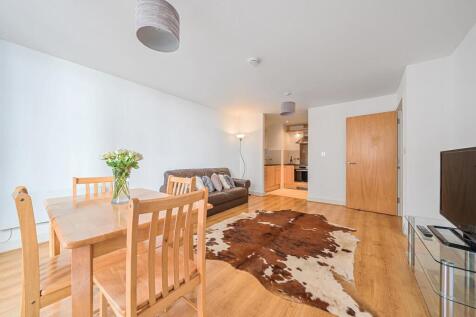 The Bittoms, Kingston upon Thames... 2 bed flat for sale