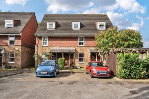 Windmill Rise, Kingston upon Thames, KT2 2 bed maisonette for sale