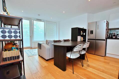 Elstree Way, Borehamwood 2 bed flat for sale