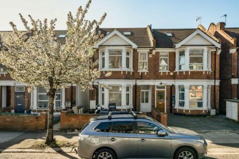 Park Road, London NW4 3 bed flat for sale