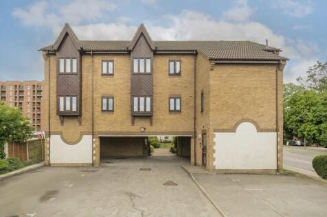 Colindeep Lane, London NW9 2 bed flat for sale