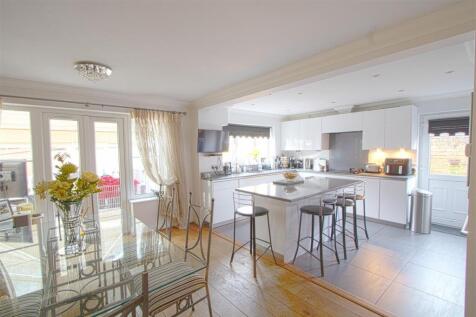 Highland Grove, Billericay CM11 5 bed detached house for sale