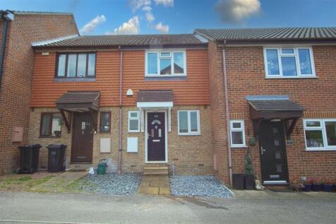Robinia Close, Steeple View SS15 2 bed terraced house for sale