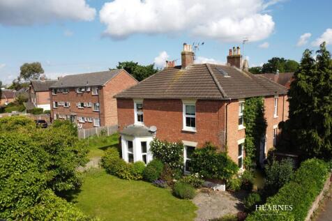 Avenue Road, Wimborne, BH21 1BT 2 bed maisonette for sale