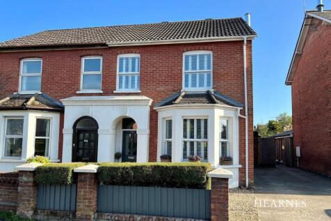 Leigh Road, Wimborne, BH21 1AQ 3 bed semi