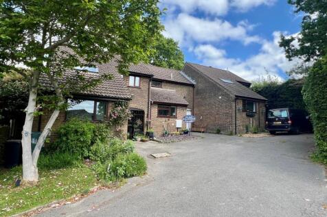 Bridle Way, Colehill, Dorset, BH21 2UB 2 bed terraced house for sale