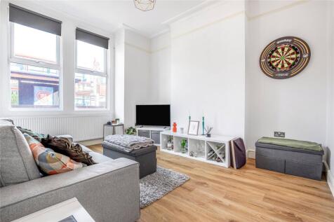 Southcroft Road, Tooting, SW17 2 bed maisonette for sale