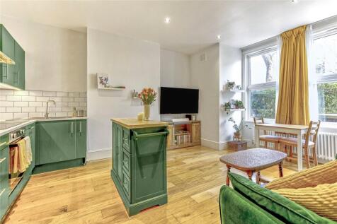 Pendle Road, Furzedown, SW16 2 bed flat for sale