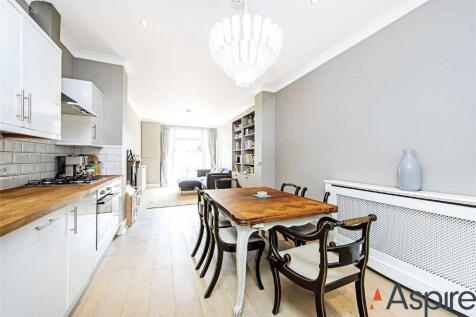 Mitcham Lane, London, SW16 3 bed flat for sale