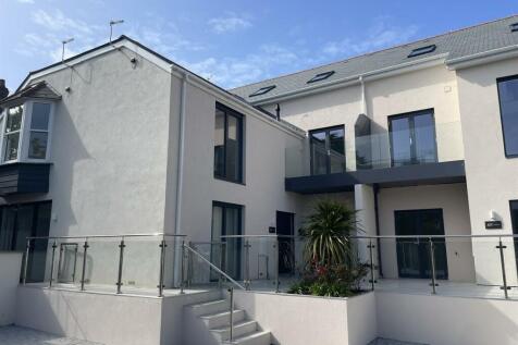 5 bedroom terraced house for sale