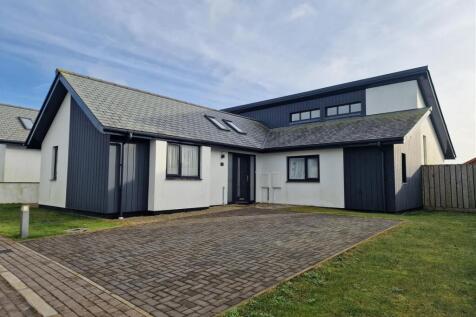 Harriet Close, Newquay TR7 3 bed detached bungalow for sale