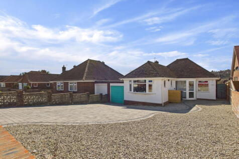 Hollingbury Gardens, Worthing BN14 3 bed detached bungalow for sale