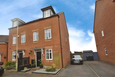 3 bedroom semi-detached house for sale
