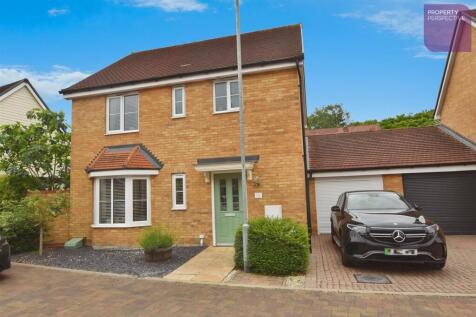 3 bedroom link detached house for sale