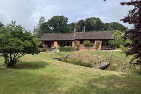 4 bedroom detached bungalow for sale