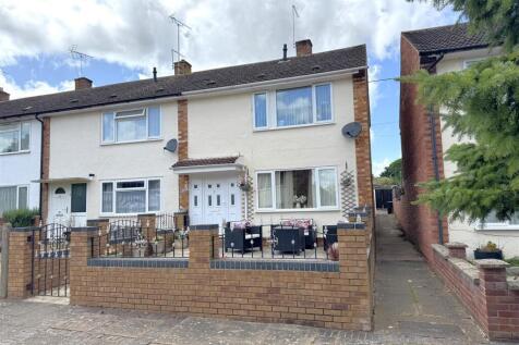 4 bedroom end of terrace house for sale