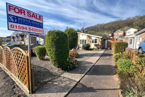2 bedroom semi-detached bungalow for sale