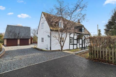 Lower Ferry Lane, Callow End 3 bed detached house for sale